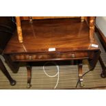 A REPRODUCTION MAHOGANY FINISHED SMALL SIZED COFFEE SOFA TABLE fitted with single full width drawer