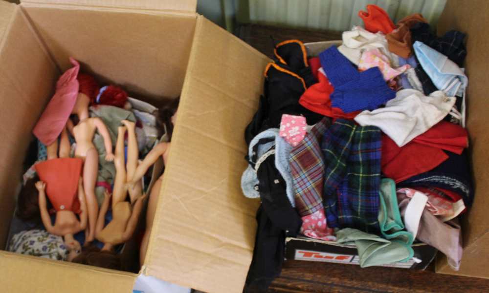 A TEA CHEST AND A BOX CONTAINING A SELECTION OF DOLLS HOUSE ACCESSORIES to include a bed and a - Image 3 of 5