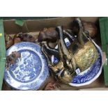 A BOX CONTAINING BLUE & WHITE TRANSFER DECORATED POTTERY PLATES, model elephants & camels various
