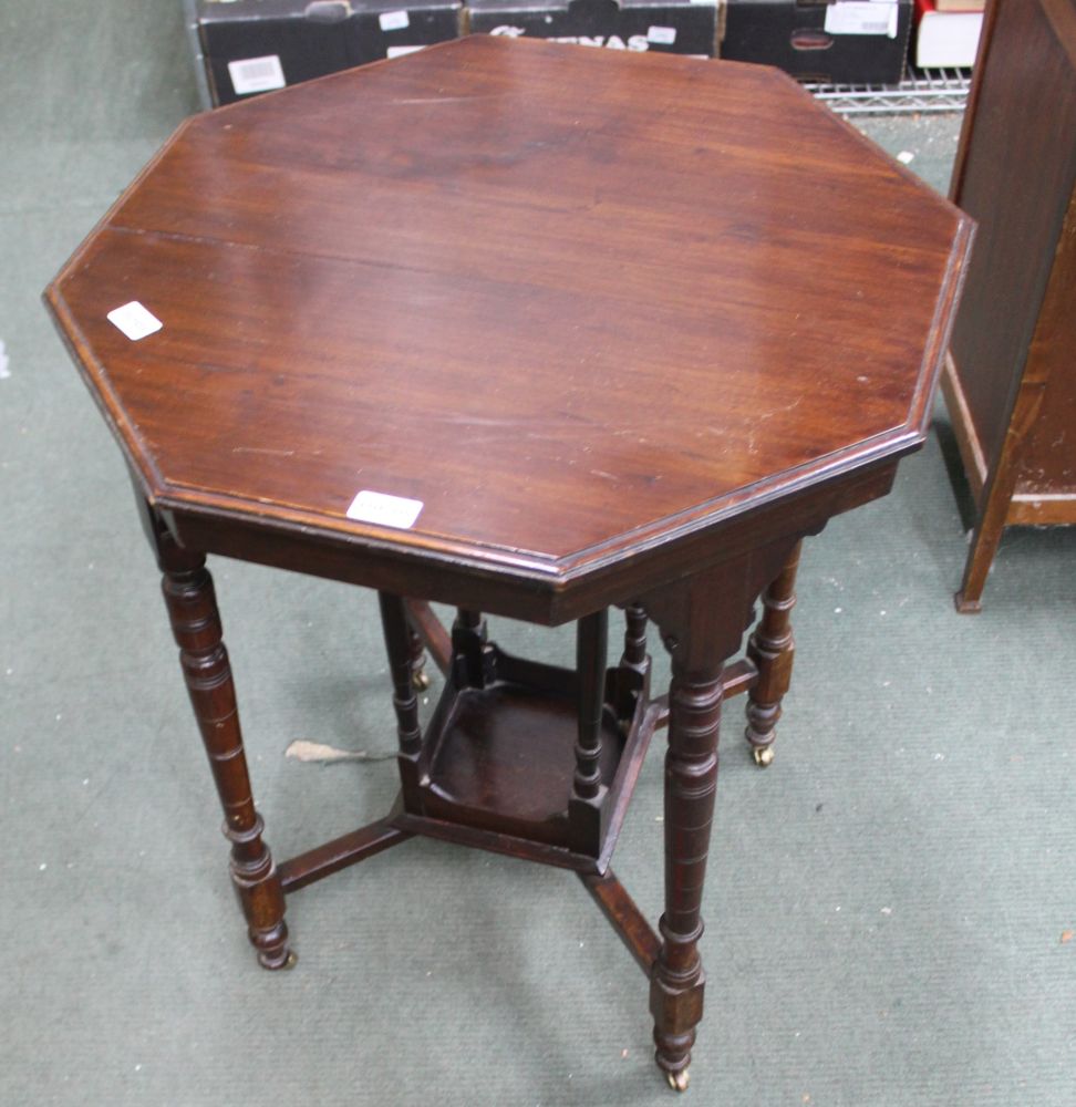 A LATE 19TH / EARLY 20TH CENTURY OCTAGONAL TOPPED TABLE, on ring turned multi supports