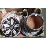 A BOX CONTAINING DECORATIVE POTTERY & PORCELAIN to include leading brand names
