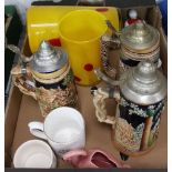 A BOX CONTAINING A MIXED SELECTION OF DOMESTIC POTTERY & GLASSWARE