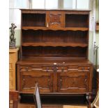 A SECOND QUARTER 20TH CENTURY OAK DRESSER TYPE UNIT with twin shelved plate rack back and central