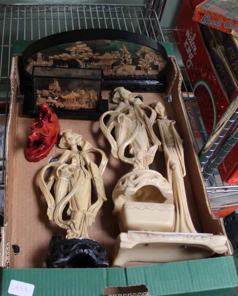 A BOX CONTAINING A SELECTION OF DOMESTIC COLLECTABLES of Oriental design
