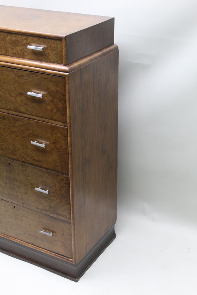 A GOOD QUALITY REPRODUCTION WALNUT EFFECT ART DECO DESIGN CHEST, having single drawer box top, on - Image 2 of 5