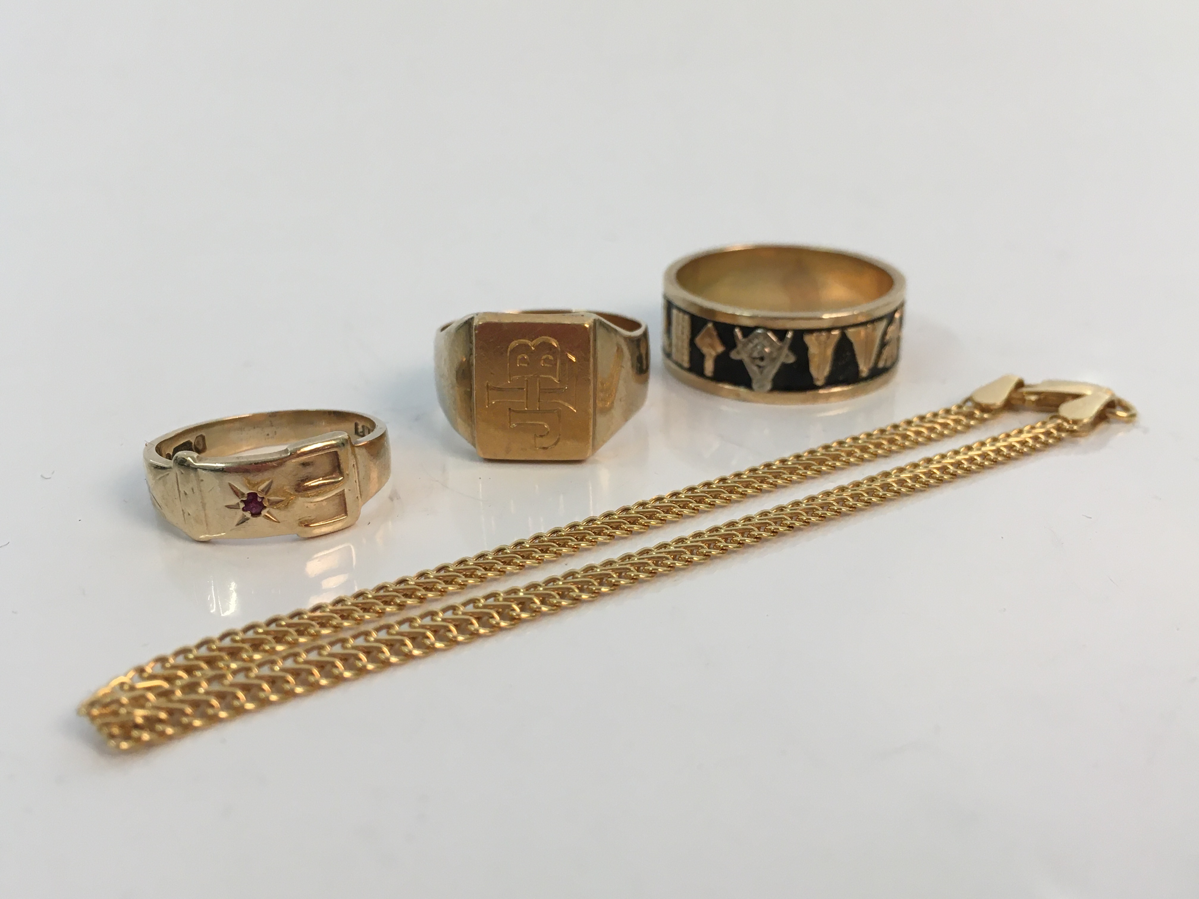 A selection of gold jewellery to include 14ct Masonic ring, approx. weight 8.45gms, two 9ct rings