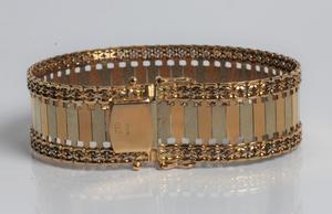 A tri-gold articulated bracelet, marked 750, approx. length 19cms, approx. weight 34.4gms. - Image 2 of 3