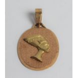 A head pendant of Nefertiti, yellow gold marked 750 approx. weight 7.6gms. Important: Online viewing