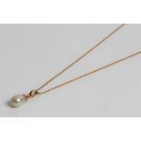 A pearl pendant on a yellow gold box link chain, marked 750, approx. weight 4.0gms, approx. length