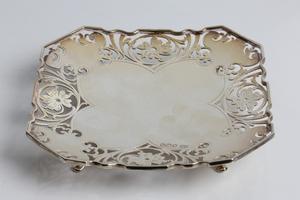 A silver card tray with pierced floral decoration, with marks for Sheffield 1955 and Viner's Ltd ( - Image 5 of 5