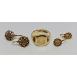 A hallmarked 9ct yellow gold gents signet ring, engraved with monogram, ring size Q½, weight approx.