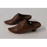 A pair of carved 19th century miniature shoes, approx. length 9.5cm. IMPORTANT: Online viewing and