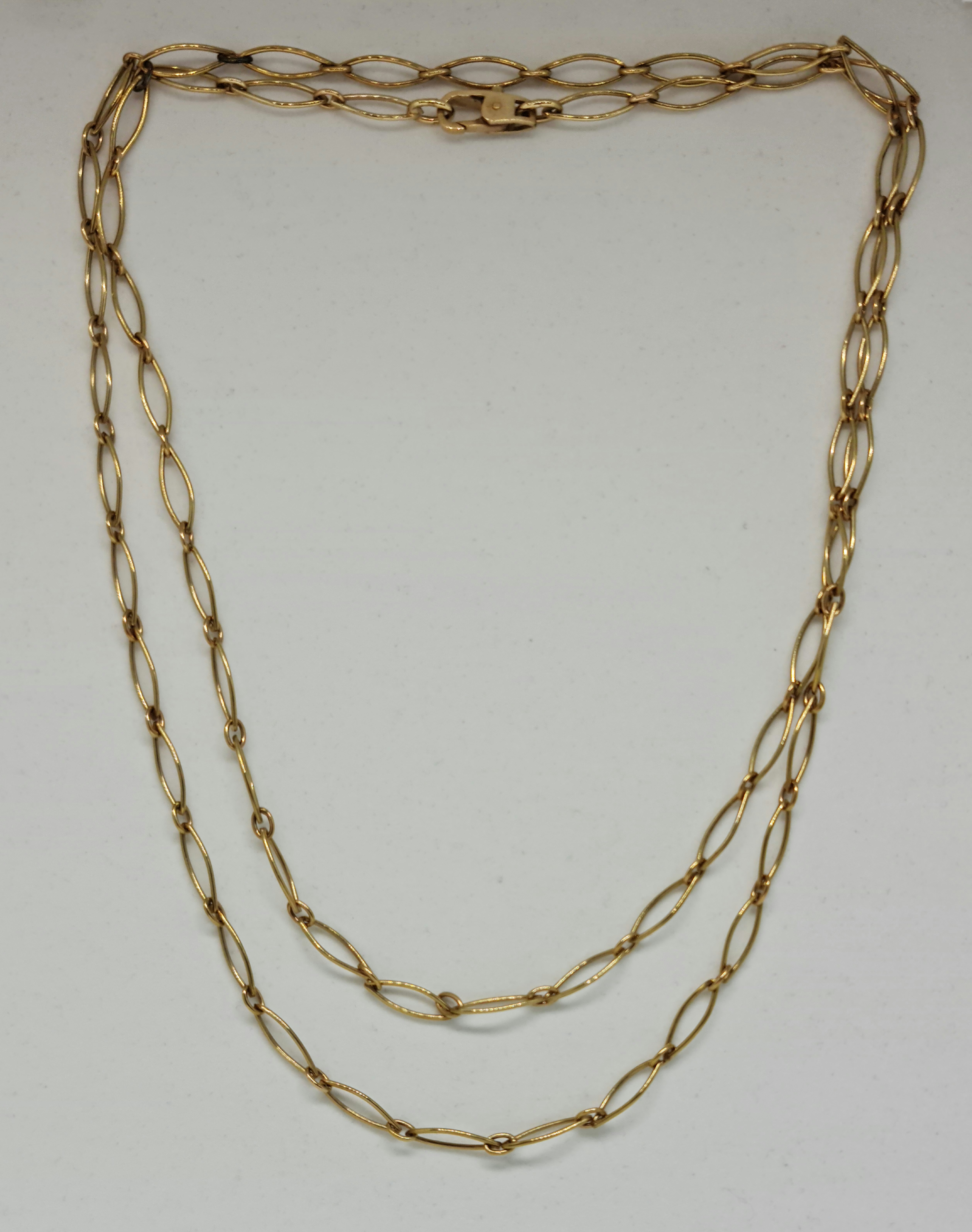 An oval link chain, stamped 375, length approx. 92cm, weight approx. 17.5g. IMPORTANT: Online