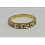 A hallmarked 18ct yellow gold diamond half eternity ring, set with eleven alternating round