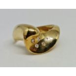 A hallmarked 18ct yellow gold diamond ring, the cotemporary shaped design set with five round