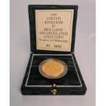A 1991 United Kingdom £5 brilliant uncirculated gold coin in box, N0. 0476. IMPORTANT: Online
