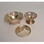 A collection of hallmarked silver to include bon bon dish, sweet dish and card tray, approx. total