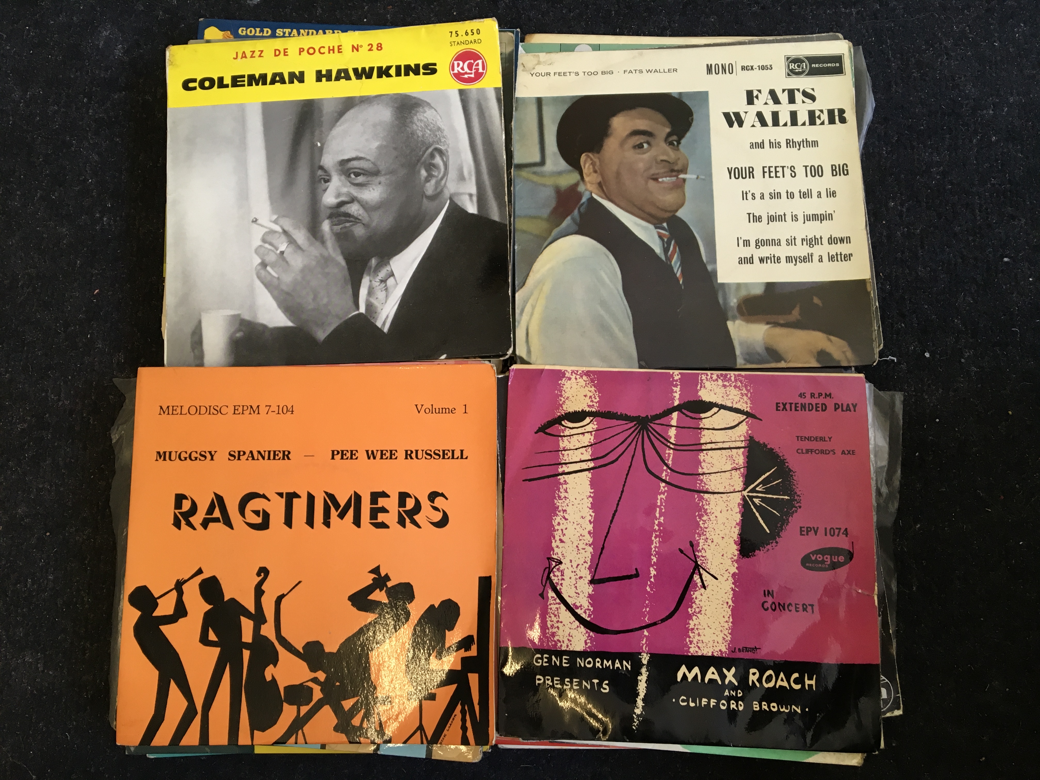 A selection of approx. 60 various jazz vinyl single records. IMPORTANT: Online viewing and bidding