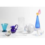 A selection of seven various studio glass pieces, including Swedish apple and kosta 96099 lindstrand