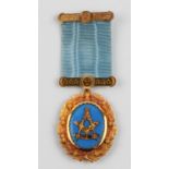 An 18ct yellow gold Masonic medal, with blue enamel plaque featuring set square and compass,