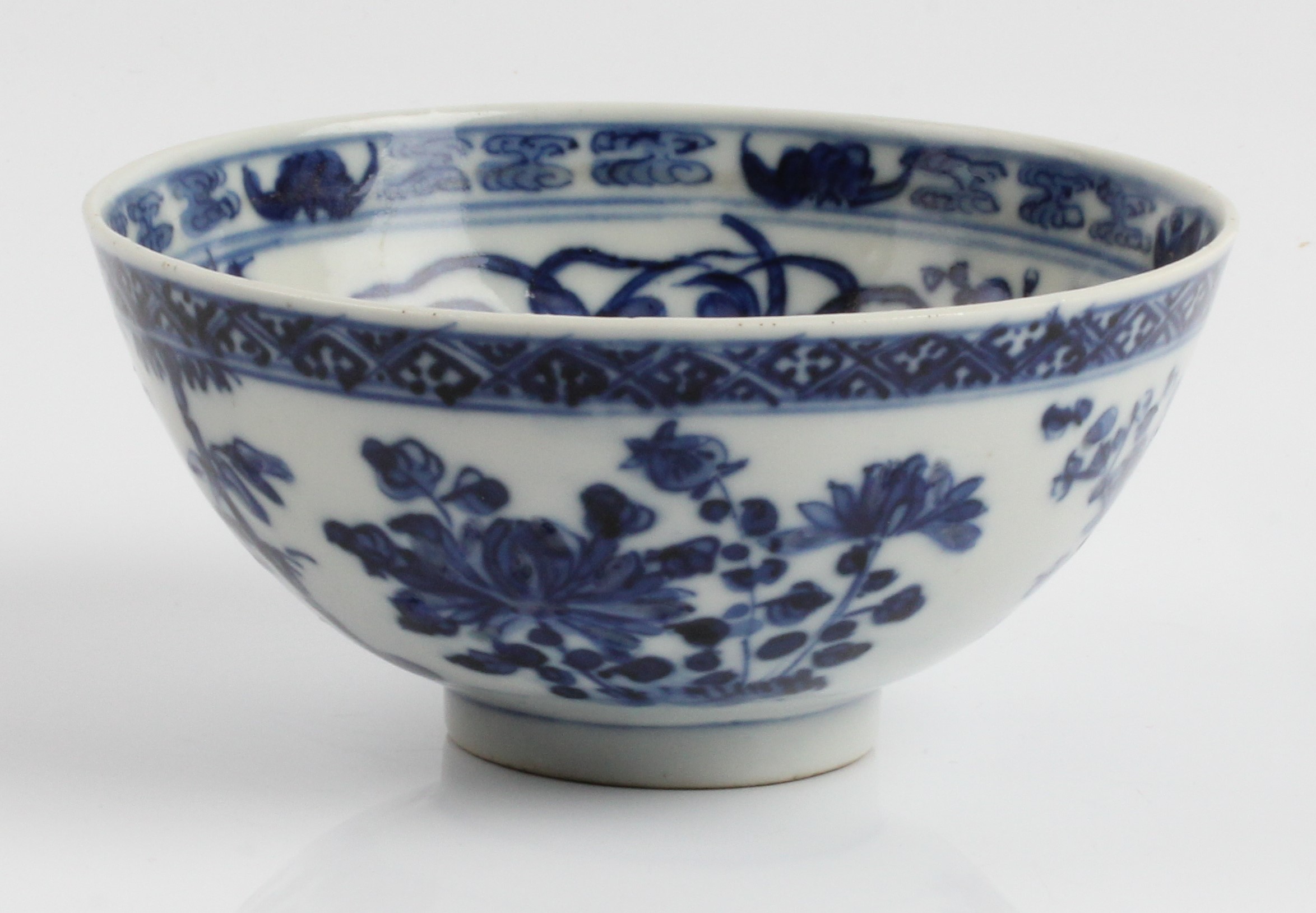 A Chinese blue and white bowl with dragon to centre, characters marks to base Kangxi dynasty, - Image 6 of 6