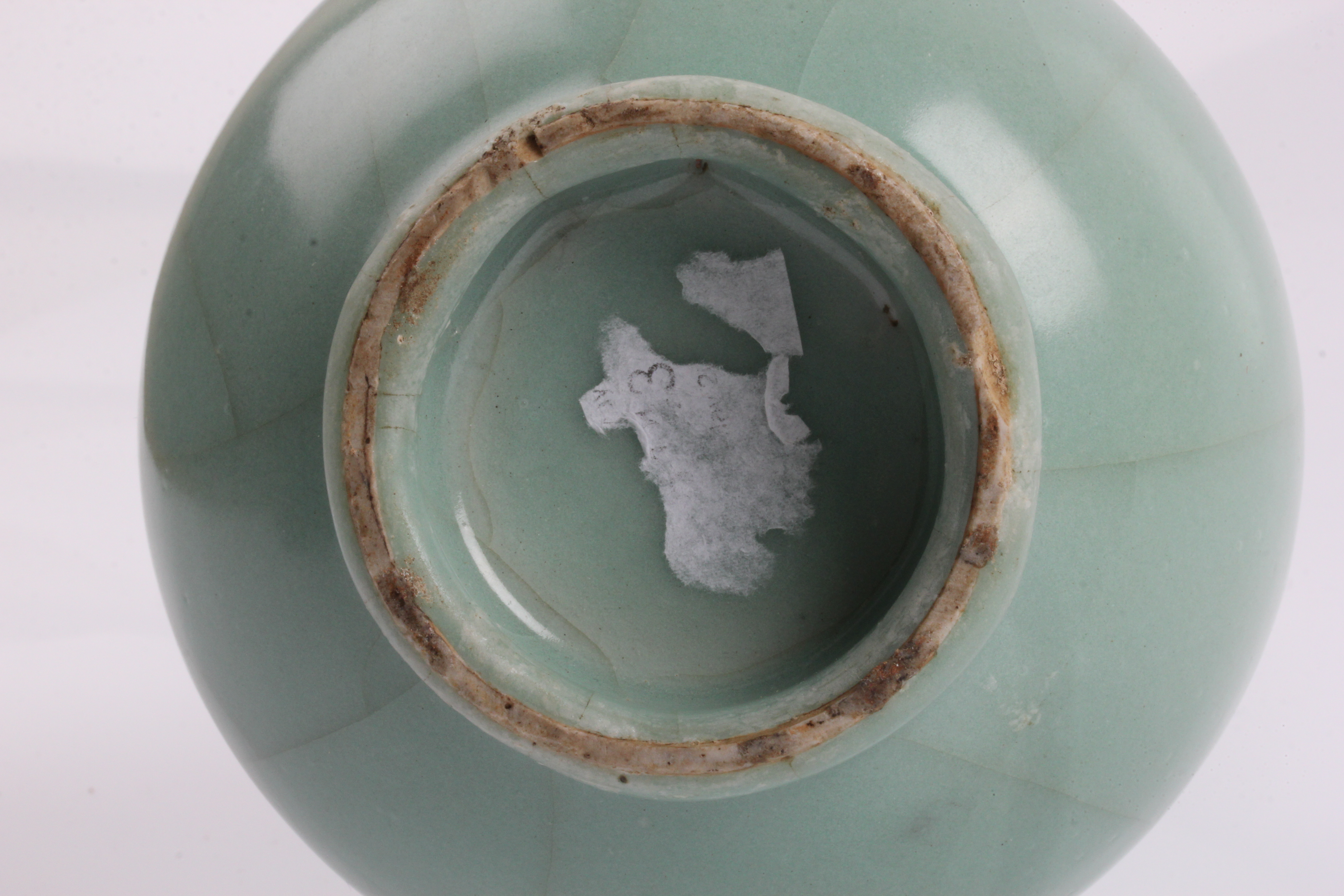 A 19th century Chinese green vase, cracked to top rim, approx. height 23.5cm. IMPORTANT: Online - Image 4 of 9