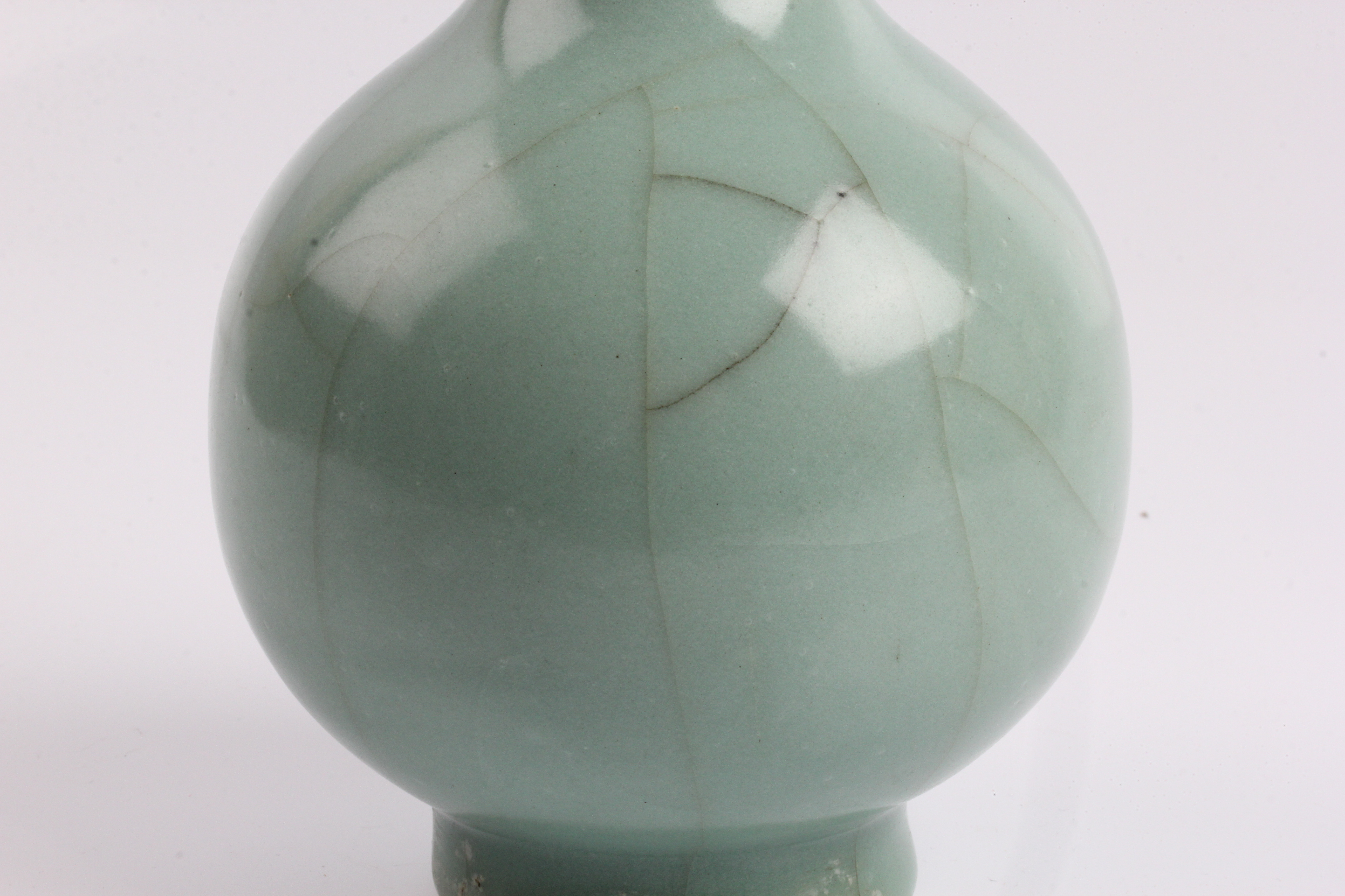 A 19th century Chinese green vase, cracked to top rim, approx. height 23.5cm. IMPORTANT: Online - Image 8 of 9