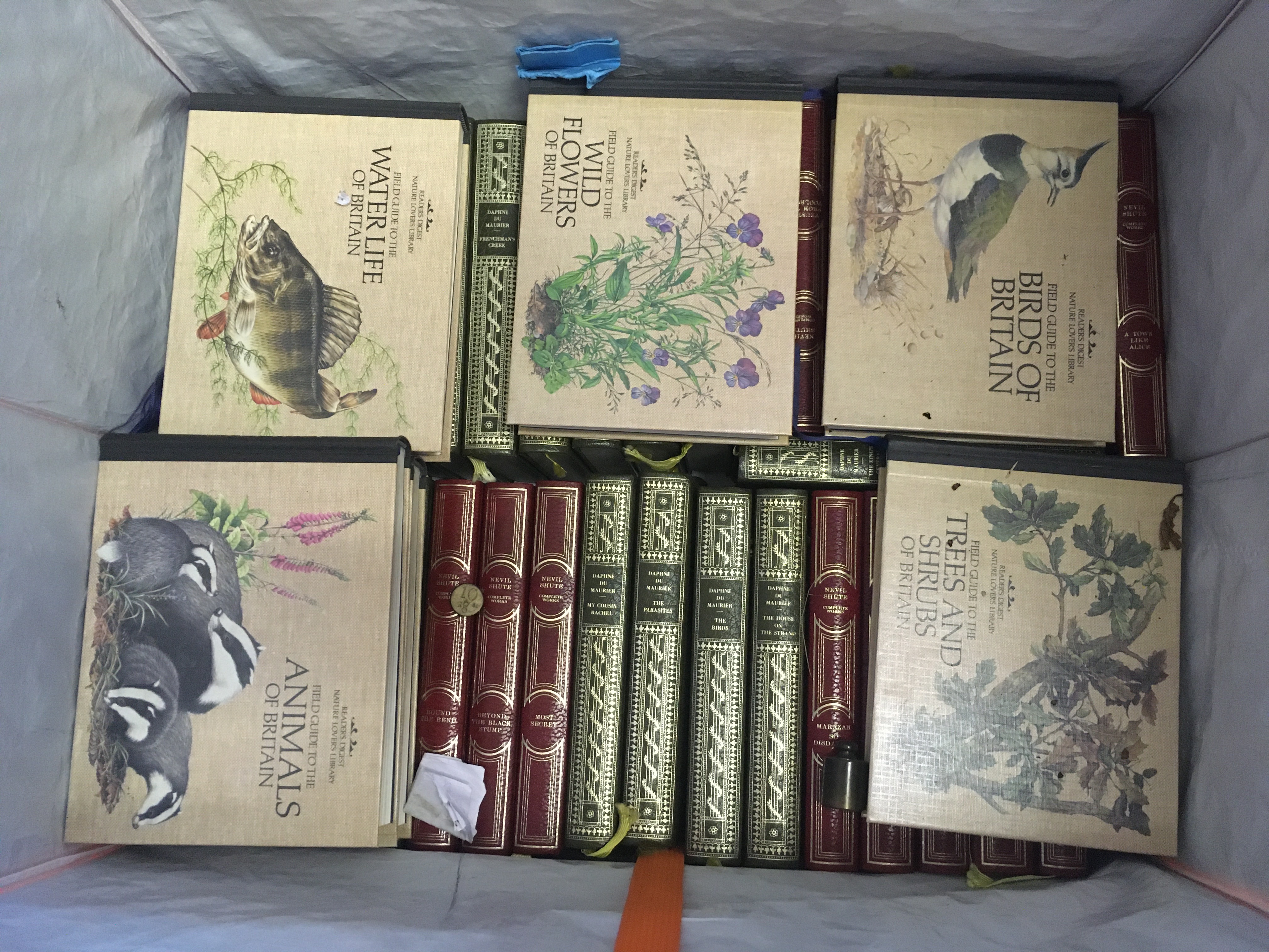 A quantity of various books to include Readers Digest Nature Lovers Library, Daphne du Maurier,