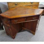 A mahogany reproduction brown leather insert topped corner desk. IMPORTANT: Online viewing and
