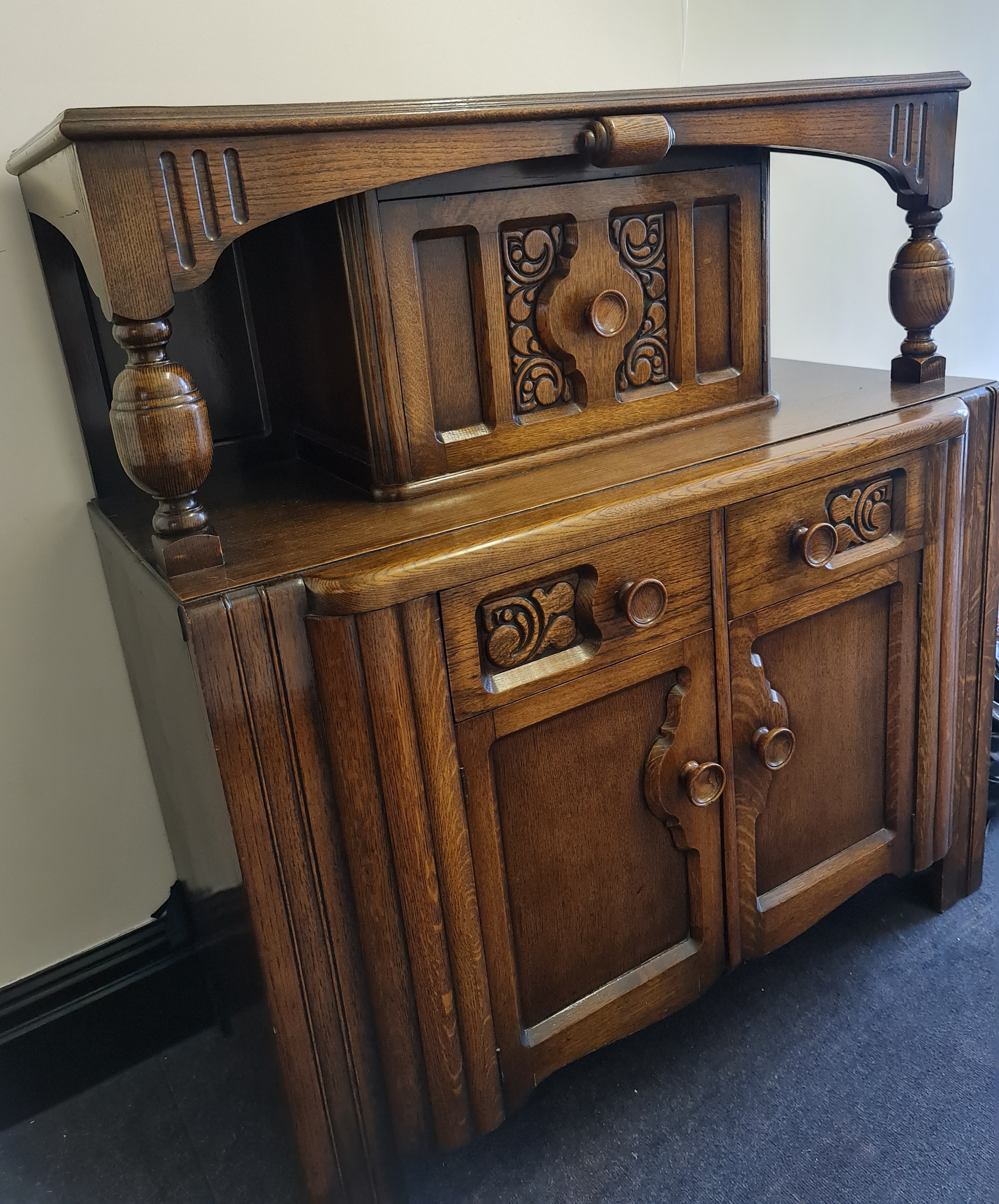 An oak court cupboard style sideboard. IMPORTANT: Online viewing and bidding only. Collection by