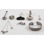 A collection of hallmarked silverware, to include a boxed spoon and pusher set, a boxed coffee