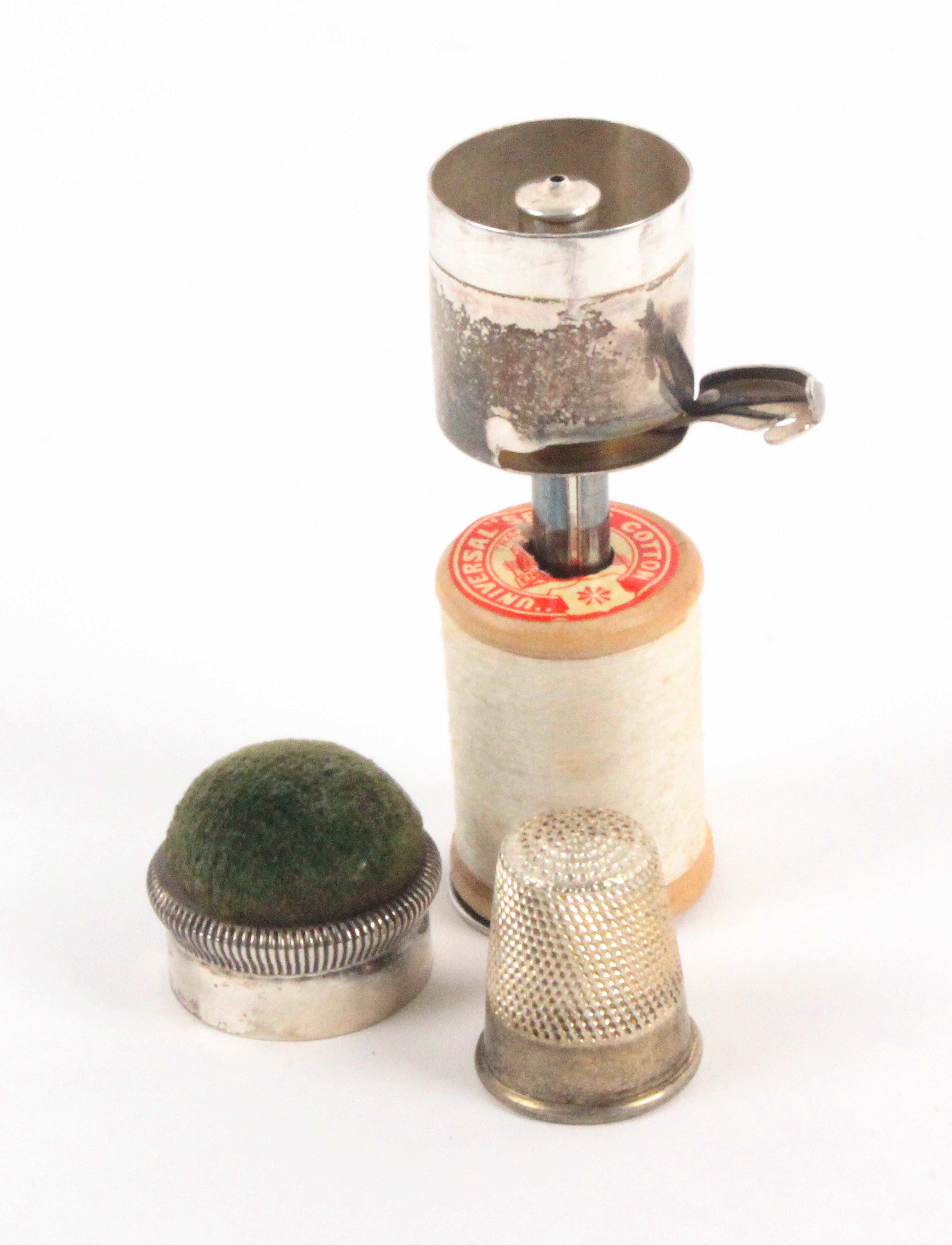 A sterling silver sewing companion, of cylinder form stamped 'Soette/ Made In England/Prov - Image 2 of 3