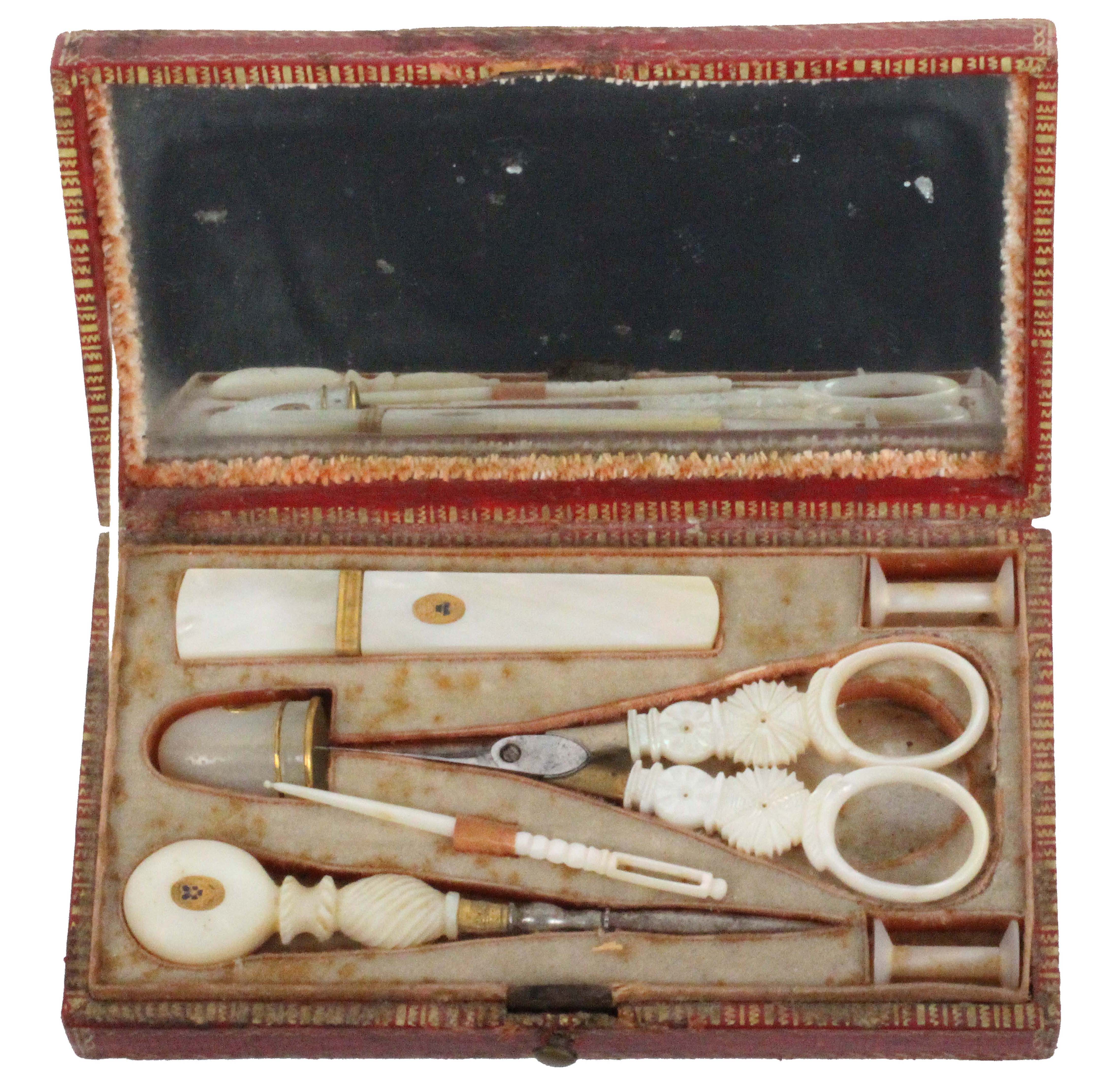 A small Palais Royal sewing companion, circa 1820, the rectangular case in grained red morocco