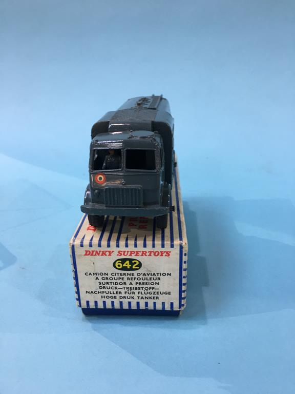 A Dinky 959 Foden dump truck and a 642 pressure refueller, boxed - Image 3 of 6