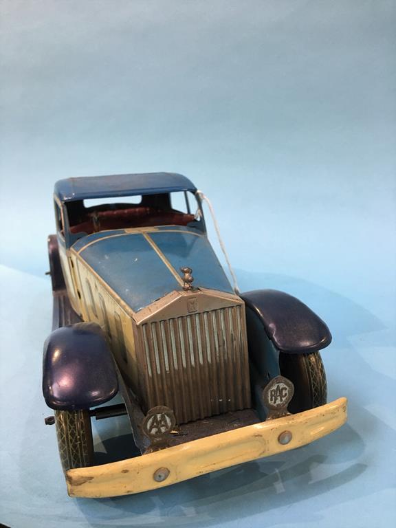 A clockwork tin plate model of a Rolls Royce, complete with chauffer, 'Made in England', 36 cm long - Image 3 of 4