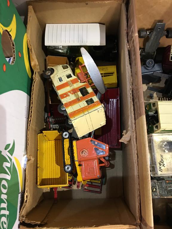 A quantity of Die Cast vehicles; Matchbox, Majorette etc., in three boxes - Image 3 of 4