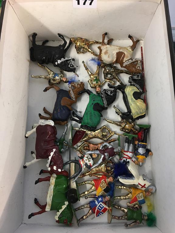 Four boxes of loose metal miniatures, jousting knights etc. - Image 2 of 5