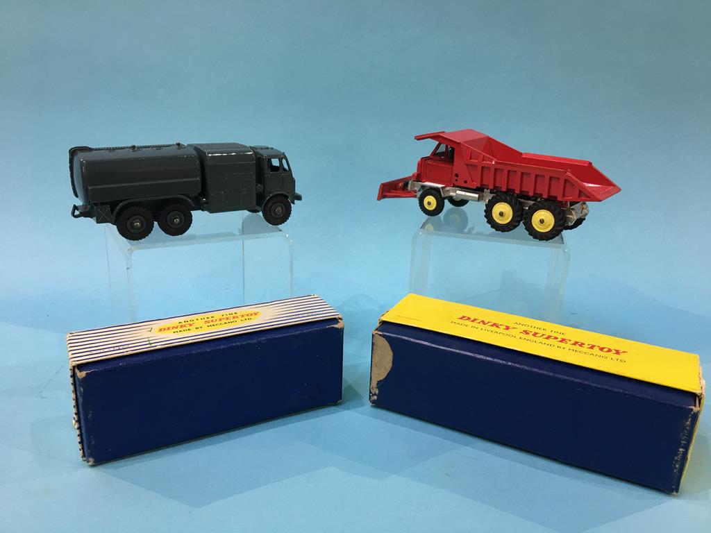 A Dinky 959 Foden dump truck and a 642 pressure refueller, boxed - Image 2 of 6