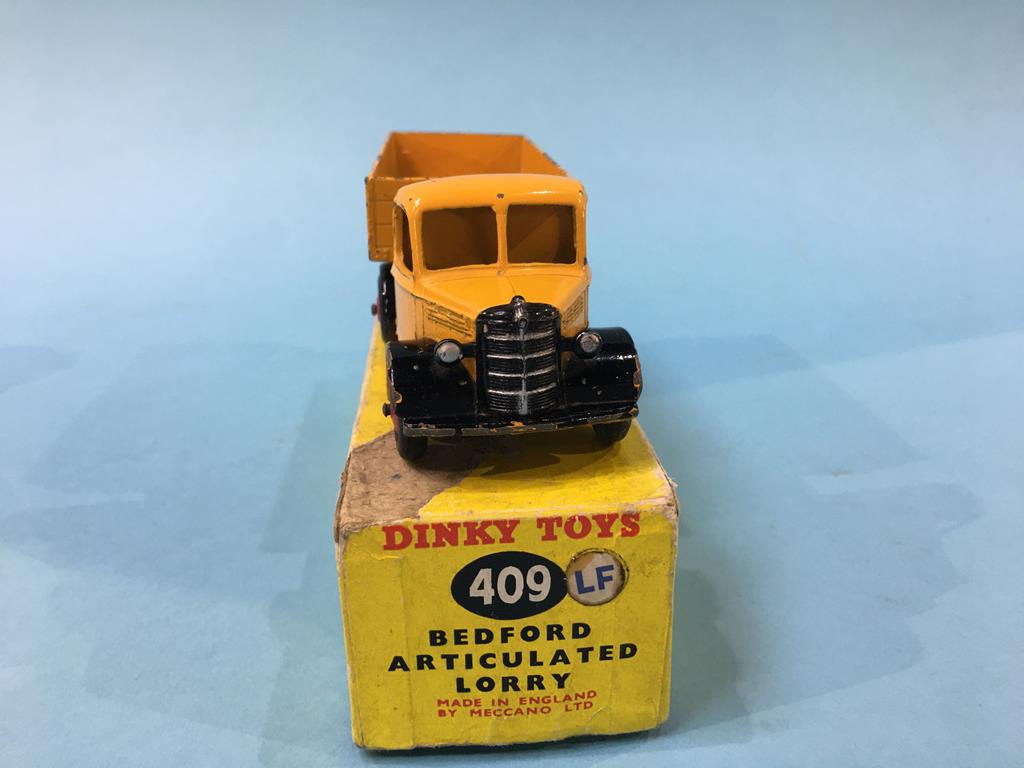 A Dinky 409 Bedford articulated lorry, a 591 Shell Chemical Limited AEC tanker and a 905 Foden - Image 4 of 13