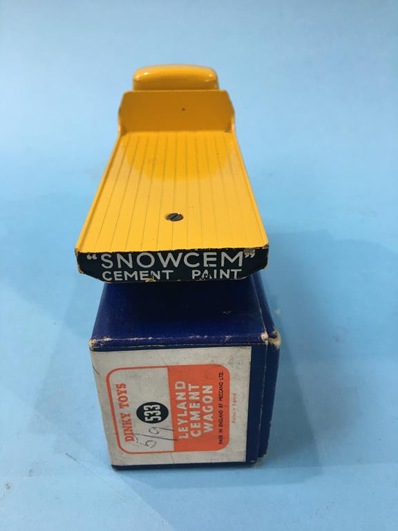 A Dinky 533 yellow Leyland cement wagon, boxed - Image 4 of 4