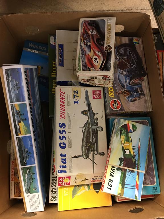 A quantity of model kits to include Airfix, Ford GT, Revell, Battle of Britain gift set and - Image 3 of 3