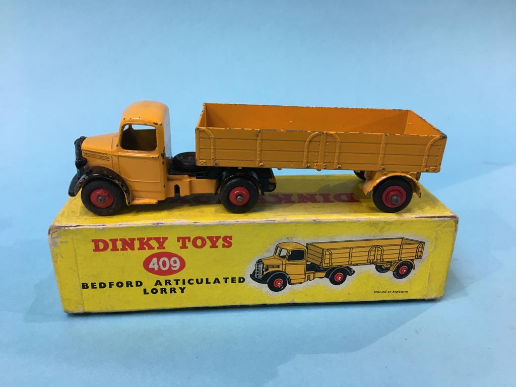 A Dinky 409 Bedford articulated lorry, a 591 Shell Chemical Limited AEC tanker and a 905 Foden - Image 2 of 13