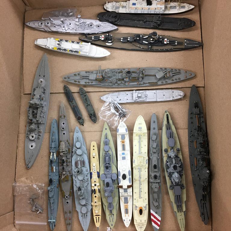 A box of Triang Minic and other Die Cast model ships - Image 2 of 2
