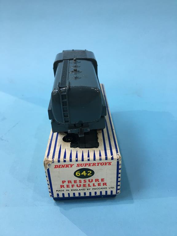 A Dinky 959 Foden dump truck and a 642 pressure refueller, boxed - Image 4 of 6