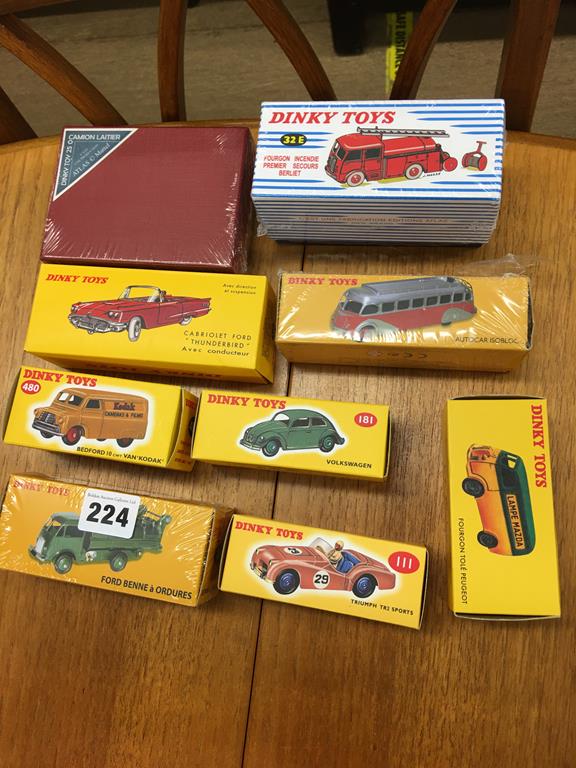 A quantity of modern Dinky Die Cast to include; a 111, 181, 480, 555, 25B, 25V, 29E, 32E and Dinky