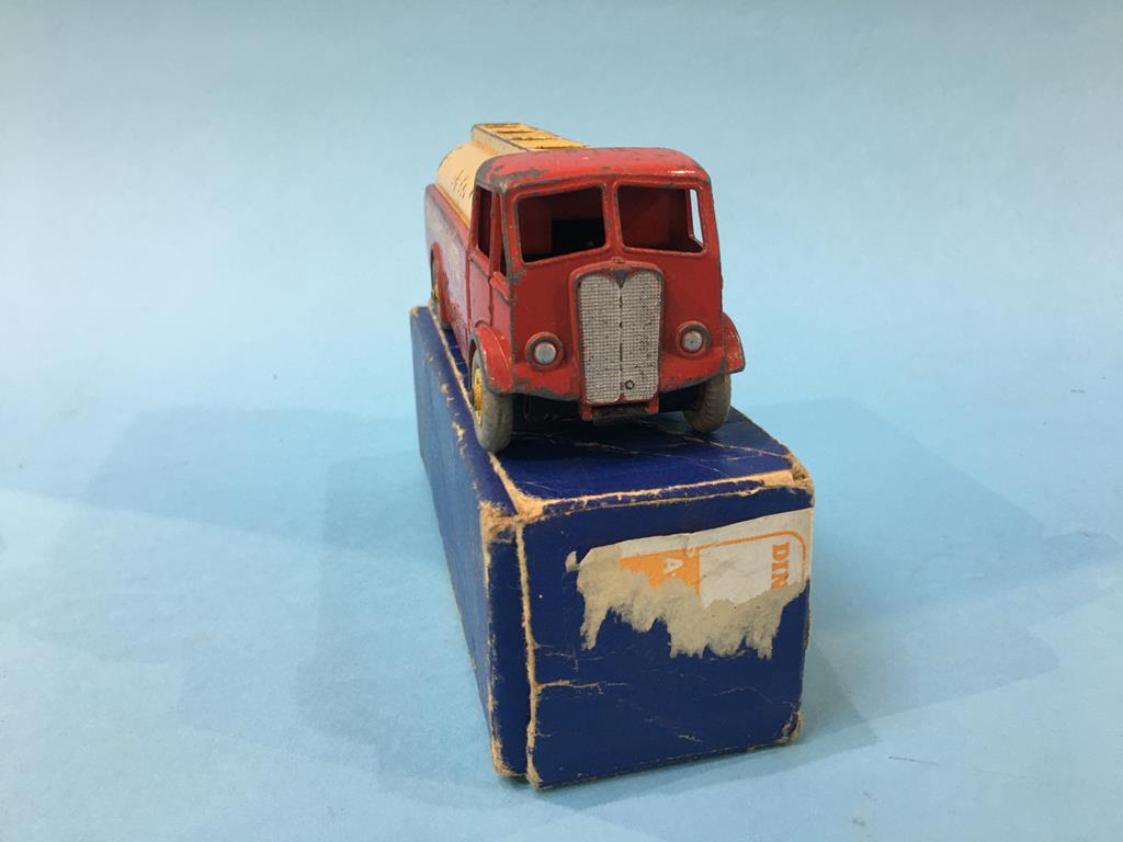 A Dinky 409 Bedford articulated lorry, a 591 Shell Chemical Limited AEC tanker and a 905 Foden - Image 7 of 13