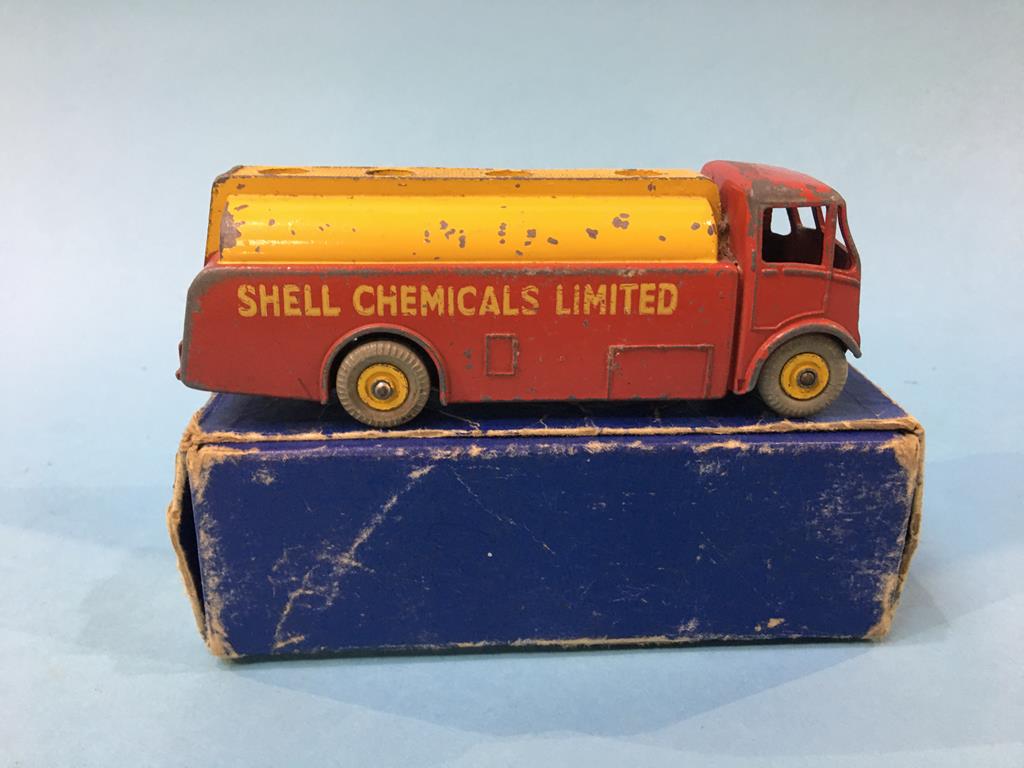 A Dinky 409 Bedford articulated lorry, a 591 Shell Chemical Limited AEC tanker and a 905 Foden - Image 8 of 13