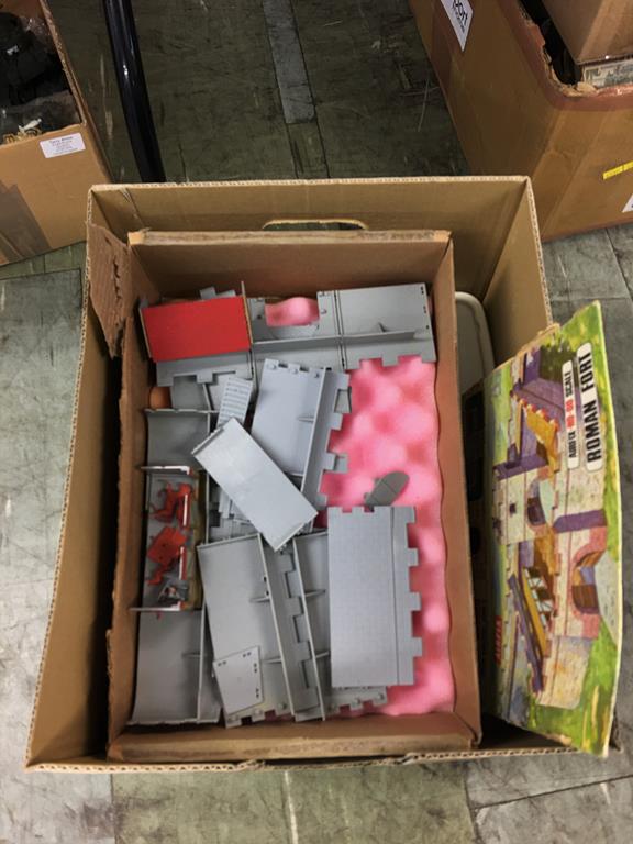 Two boxes of loose Die Cast vehicles, Matchbox, Dinky etc. - Image 4 of 4