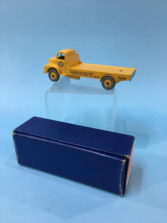 A Dinky 533 yellow Leyland cement wagon, boxed - Image 2 of 4