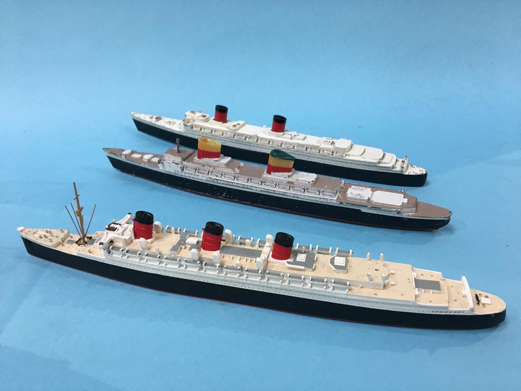 A Triang Minic RMS Queen Elizabeth, a Mercator model of the Queen Mary and three other Die Cast - Image 3 of 7